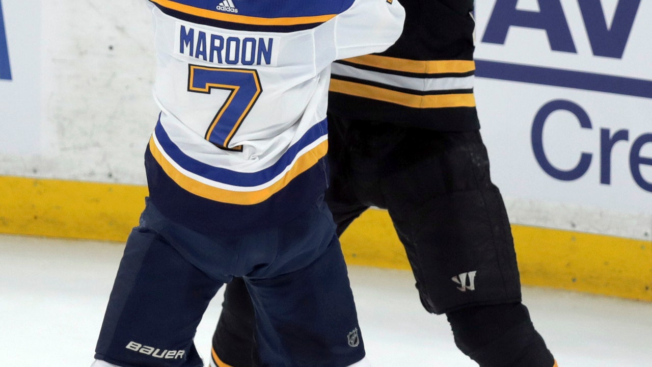 Hometown hero Maroon celebrates Stanley Cup family style